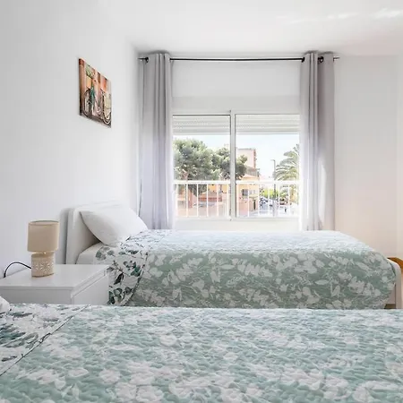 Daire Lovely 3-bedroom With Balcony *