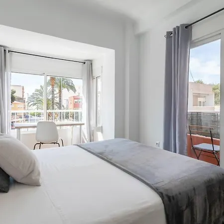 Daire Lovely 3-bedroom With Balcony *